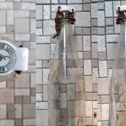 gefunden am 17. Oktober 2020 an der Waldmohrer Straße, Lautenbach
1969 wurde die Deutsche Brunnen-Normflasche mit Schraubverschluss eingeführt - diese Flasche wurde also vor 1969 hergestellt