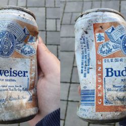 gefunden am 28. Februar 2021 an der L121 in Fürth
Budweiser-Dose
in dieser Form hergestellt bis Anfang der 1980er Jahre