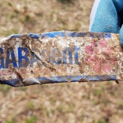 gefunden am 12. April 2020 an der Kläranlage in der Nähe der Hanauer Mühle<br/>
GABAdent - die Zahnpasta mit der neuen Frische<br/>
Alter??? (Schätzungsweise aus den 70ern?)
